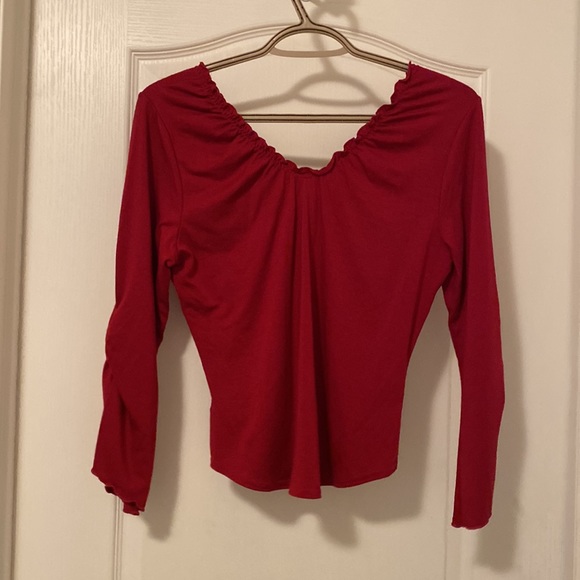 Guess maroon long sleeve top elastic scoop neck - Picture 2 of 5